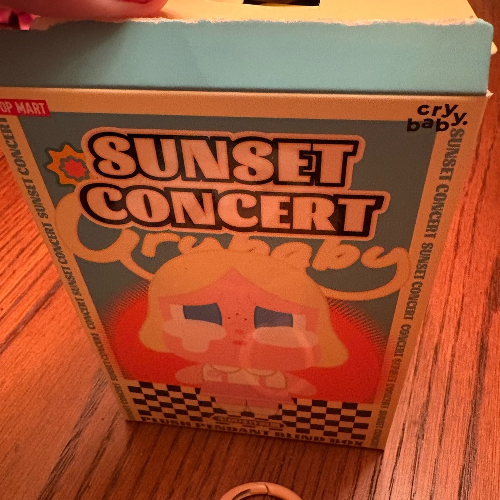 Sunset Concert Crybaby Box